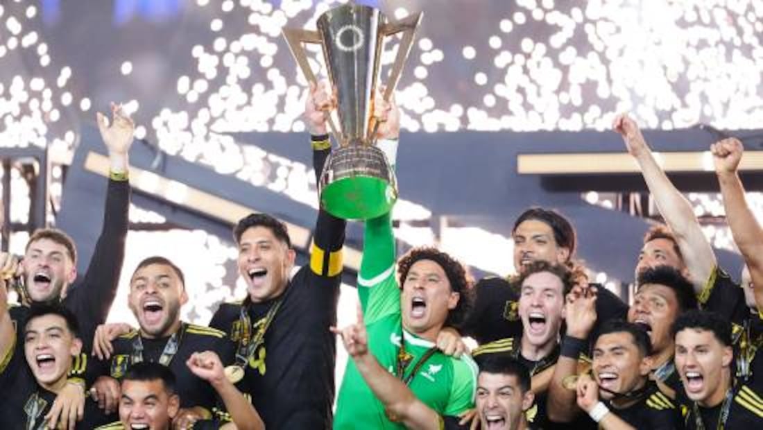 Guillermo Ochoa levantó su sexta Copa Oro con México, última en su carrera. Foto: Imago7