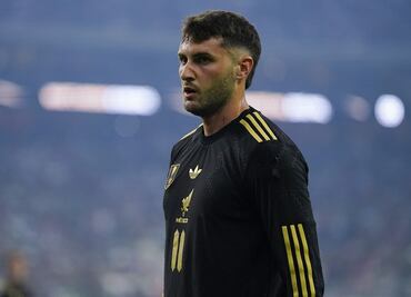 ¡Nuevo destino! Santiago Giménez iría a jugar a Australia