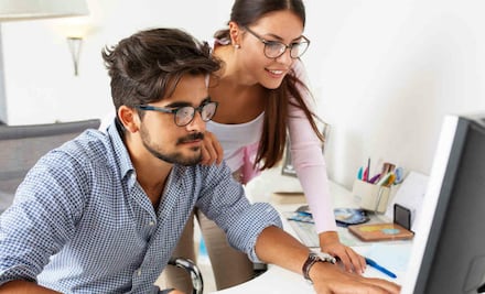 10 tips para conquistar a un compañero de trabajo