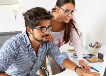 10 tips para conquistar a un compañero de trabajo