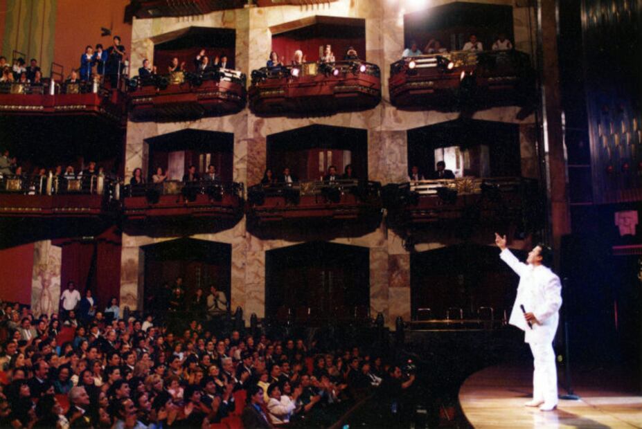 Así fue el polémico concierto de Juan Gabriel en Bellas Artes