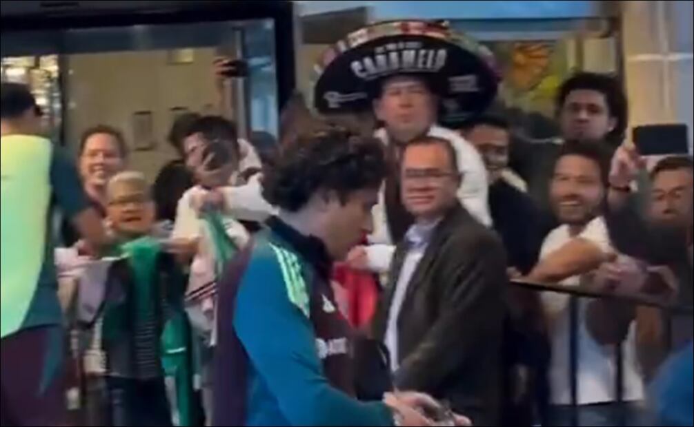 Guillermo Ochoa ignoró a "Caramelo". FOTO: Captura