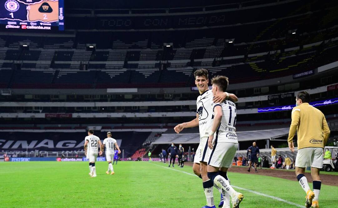 Dinenno festeja su doblete en el Guard1anes 2020 ante Cruz Azul en el Azteca. Foto: Imago7