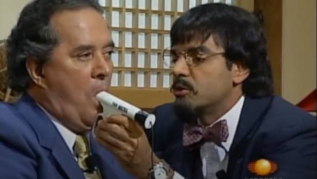 Raúl Orvañanos, junto a Eugenio Derbez, en la cobertura de Televisa del Mundial de Corea-Japón 2002. Foto: Especial