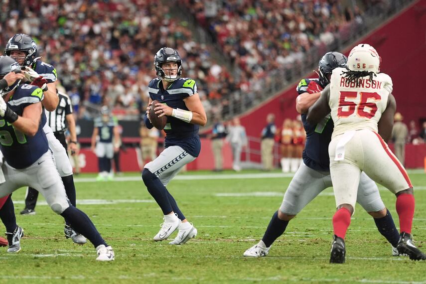 El mariscal de campo de los Seahawks de Seattle, Drew Lock, se prepara para lanzar ante los Cardinals de Arizona durante la primera mitad de un partido de la NFL en Glendale, Arizona, el domingo 20 de septiembre de 2026. /Foto: AP