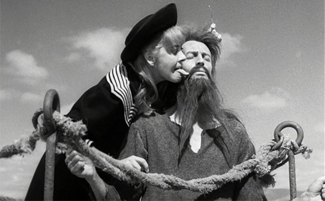 Imagen de la película "Simón en el desierto"