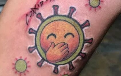 Joven mexicano desata polémica con tatuaje de coronavirus