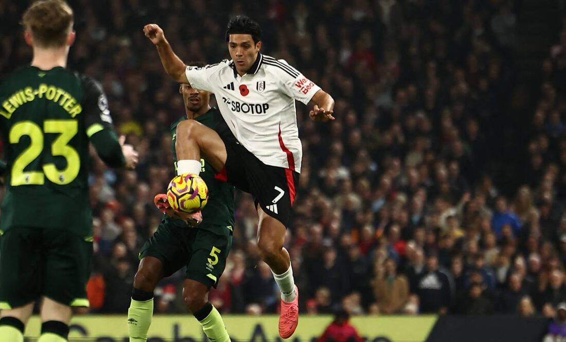 El delantero mexicano solo jugo 73 minutos en la remontada de su equipo. Foto: AFP.