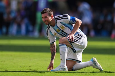 Lionel Messi llegó a Argentina para disputar su último partido con la selección albiceleste
