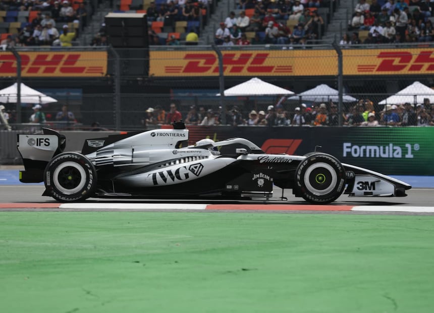 Checo Pérez con Cadillac, durante las prácticas libres del Gran Premio de México en el Autódromo Hermanos Rodríguez - Foto: Carlos Mejía | EL UNIVERSAL