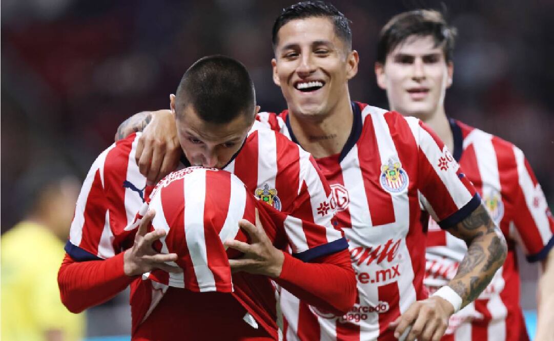 Piojo Alvarado festejó de esta manera luego de marcar el gol del triunfo de Chivas ante León. Foto: Imago7