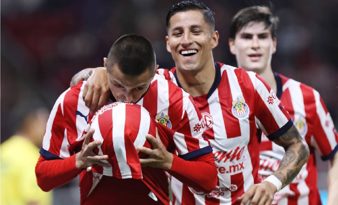 Piojo Alvarado festejó de esta manera luego de marcar el gol del triunfo de Chivas ante León. Foto: Imago7