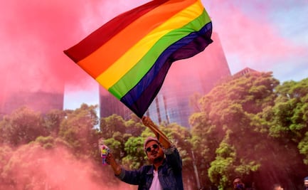 3 destinos que DEBES visitar durante este Mes del Orgullo