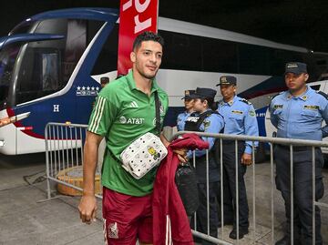 VIDEO: Aficionados reventaron a Raúl Jiménez por su desempeño ante Honduras: "Ten dignidad y retírate ya"