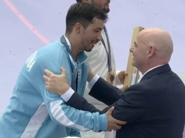 Gianni Infantino fue reventado por colocarle la medalla de oro a un argentino en Paris 2024