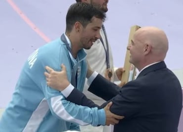 Gianni Infantino fue reventado por colocarle la medalla de oro a un argentino en Paris 2024