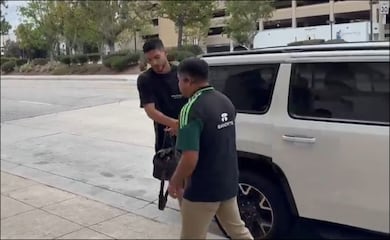 Raúl Jiménez ya llegó a la concentración de la Selección Mexicana previo al duelo ante Australia