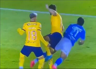 ¿Adonai Escobedo perdonó a las Águilas un penalti que hubiera salvado a Cruz Azul?