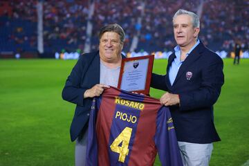 Así fue el homenaje del "Piojo" Herrera, por su trayectoria en el Atlante