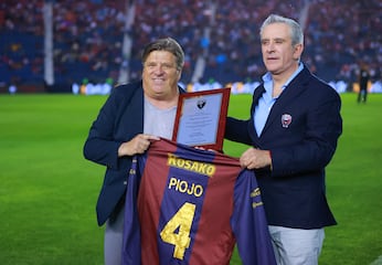 Así fue el homenaje del "Piojo" Herrera, por su trayectoria en el Atlante