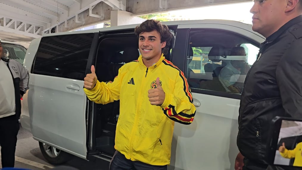 Carlos Álvarez aterriza en el Aeropuerto Internacional de la Ciudad de México - Foto: Sebastián García | EL UNIVERSAL