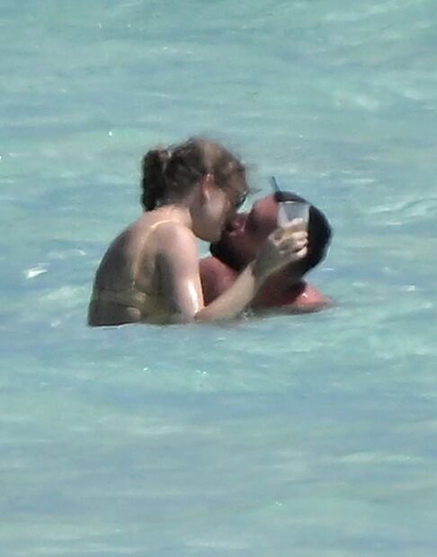 Travis Kelce y Taylor Swift disfrutan sus vacaciones en las paradisíacas Bahamas. Foto: Especial