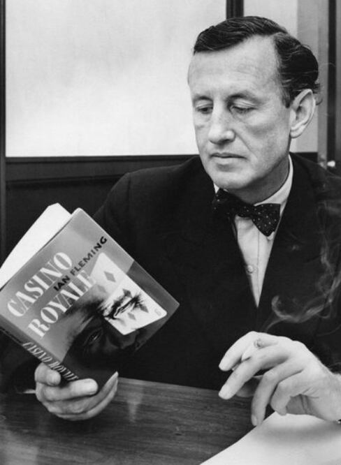 Este escritor británico es el creador de la saga del 007, uno de los personajes de ficción más rentables de todos los tiempos. En 1952 escribió la primera entrega: “Casino Royale”, la cual fue un éxito inmediato. Escribió 12 novelas y 2 libros de cuentos. (Foto: ianfleming.com)