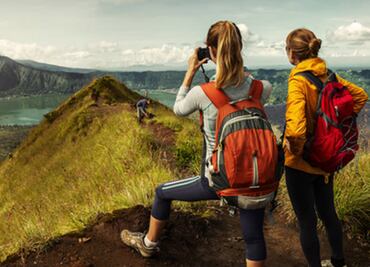 Si eres mujer y vas de mochilazo sola, prueba el “Tinder para viajeras”