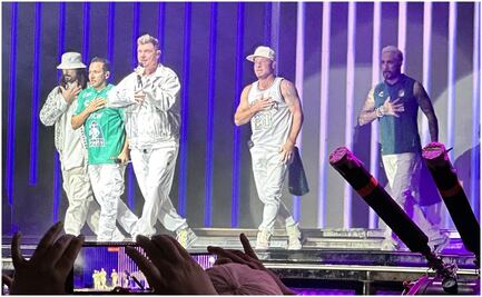 Los Backstreet Boys se ponen el jersey de 'La Fiera' durante su presentación en León