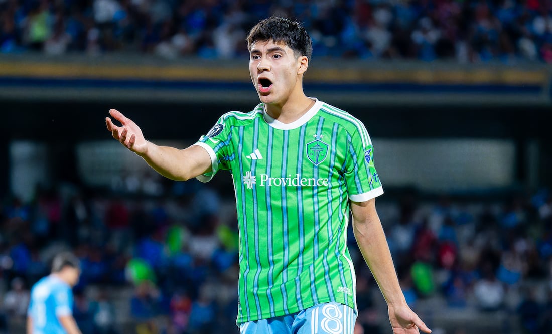 Obed Vargas en reclamo, durante partido con los Seattle Sounders - Foto: Imago7