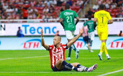 Chicharito Hernández recibió menajes de apoyo de sus compañeros de Chivas