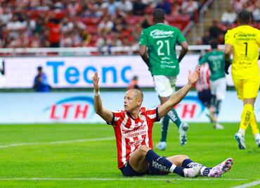 Chicharito Hernández recibió menajes de apoyo de sus compañeros de Chivas