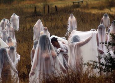 Spencer Tunick realizará homenaje al desnudo del Día de Muertos