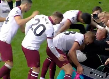 Jugadores del West Ham detienen festejo de gol por ayudar a un menor que se encontraba en peligro