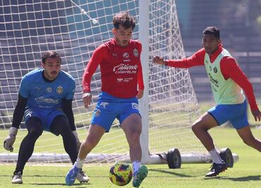 Alan Mozo está listo para reaparecer con Chivas; Pulido, esperará una semana más