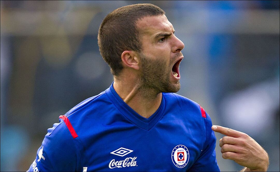 Cruz Azul destituiría al Conejo Pérez y en su lugar pondría al Tito Villa