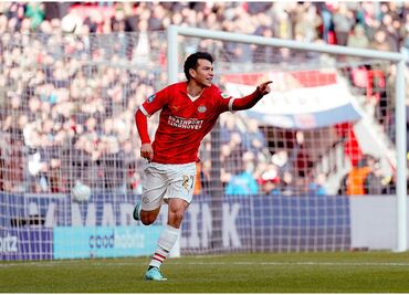 El 'Chucky' está de vuelta, marcó su quinto gol en la Eredivisie y encaminó la goleada del PSV líder