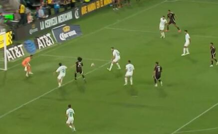 Chino Huerta anota un gol en la era de Javier Aguirre