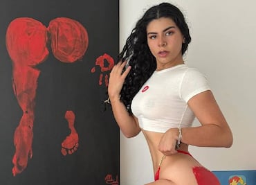Mich Cid, hijastra de Eduardo Trelles, vende pinturas con la silueta de su cuerpo en internet