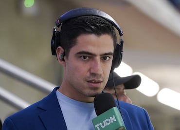 Guillermo Ochoa es reventado por Andrés Vaca y entrenador mexicano lo defiende