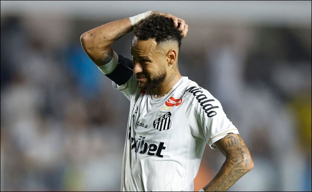 Neymar Jr. se lamenta durante un partido con el Santos. FOTO: AFP