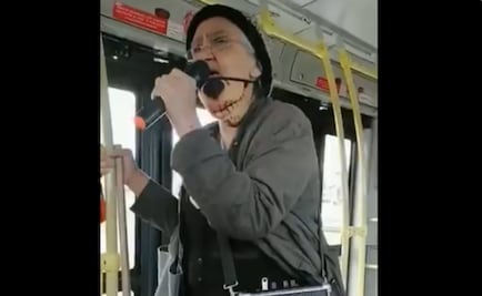 “Cindy sin dientes”, la abuelita rapera que canta en el metro