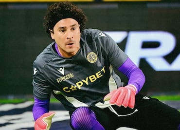 Guillermo Ochoa impone récord negativo en la Liga de Chipre ¡Es el portero más goleado!