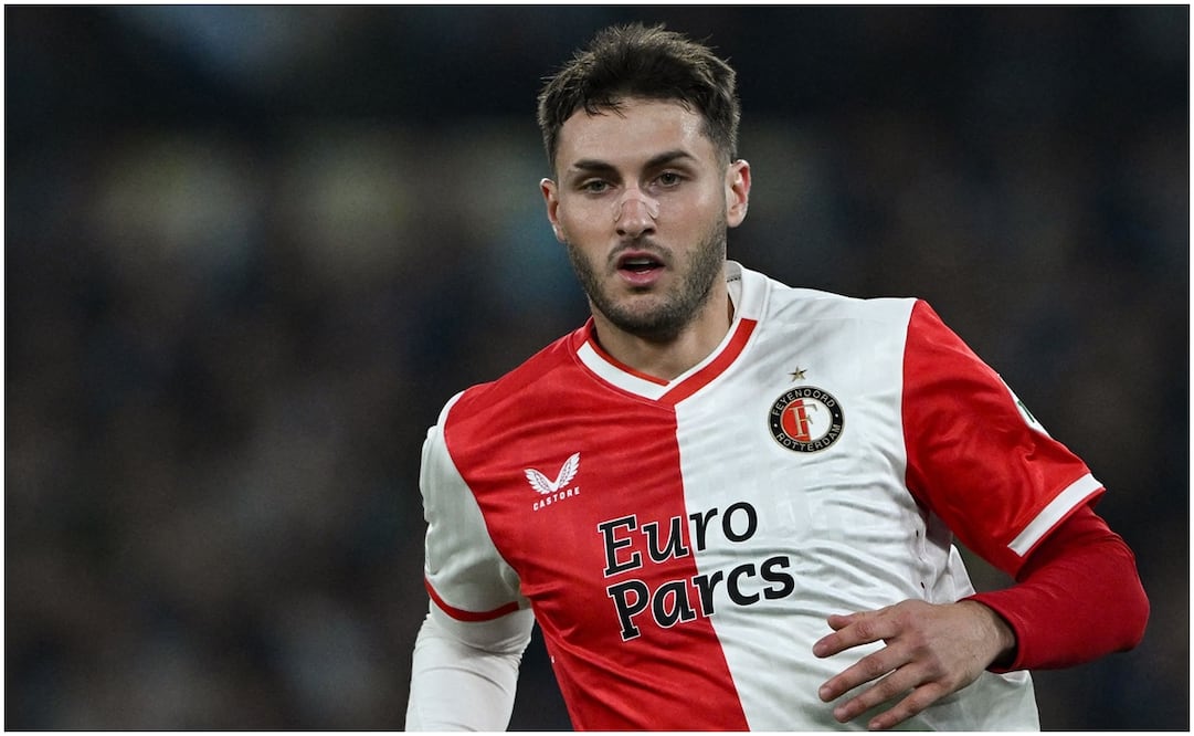 Santiago Giménez con el Feyenoord ante la Lazio / FOTO: AFP