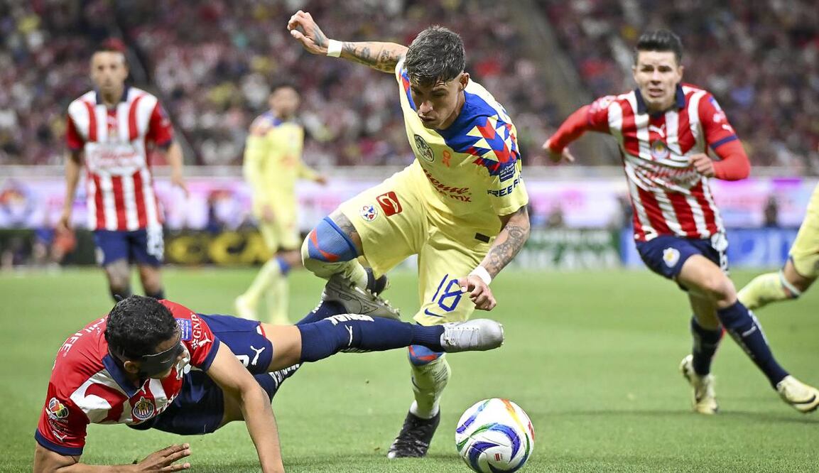 El Clásico Nacional se podría llevar fuera de México. Foto: Imago7.