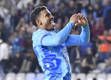 Pachuca viene de atrás para derrotar al Puebla en los últimos minutos