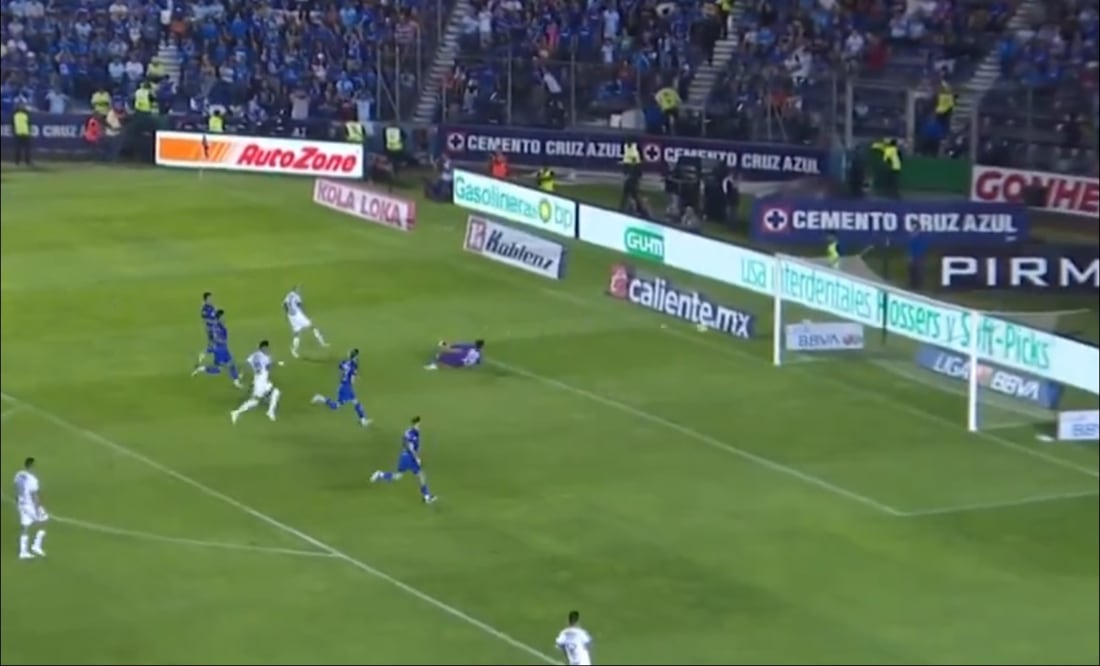 Germán Berterame anota el segundo gol ante Cruz Azul. FOTO: Captura