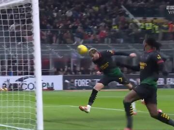 Santiago Giménez marcó su segundo gol con el Milan y todo San Siro lo ovacionó