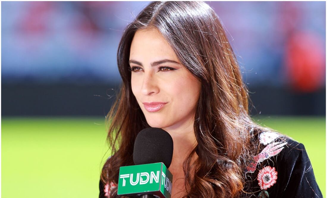 Valeria Marín trabajando en TUDN en el Estadio Nemesio Diez / FOTO: Especial