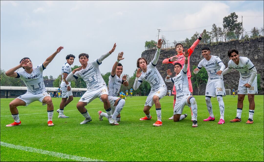 Jugadores de Pumas Sub 18 festejan al estilo de Cuauhtémoc Blanco. FOTO: Imago7